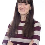 Trabajadora Social con título para ayudar a los niños con sus deberes y/o jugar con ellos